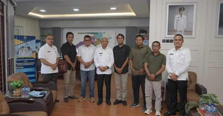Bupati Asahan H. Surya, BSc menerima audiensi Serikat Media Siber Indonesia (SMSI) Kabupaten Asahan. (foto/sabungan)