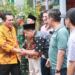 Gubernur Kepri, Ansar Ahmad bersilaturahmi dengan warga perumahan Odessa Batam. (foto/net)