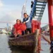 Gubernur Kepri, Ansar Ahmad saat membuka acara lomba perahu naga. (foto/net)