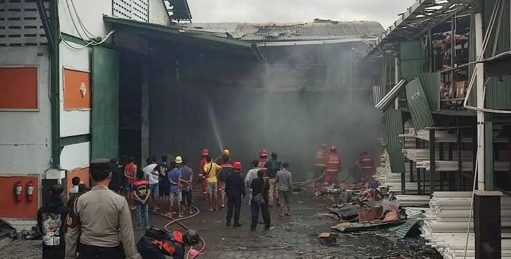 Kondisi gudang gas LPG yang terbakar di Denpasar Utara. (foto/net)