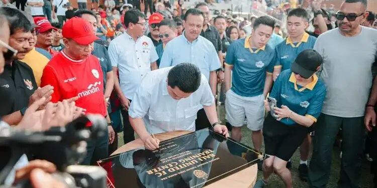 Ketum PSSI, Erick Thohir Saat Resmikan Bali United Training Center. (foto/rri)