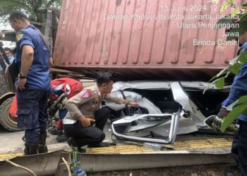 Kondisi Mobil Hyundai yg Tertimpa Kontainer (Foto/detik)