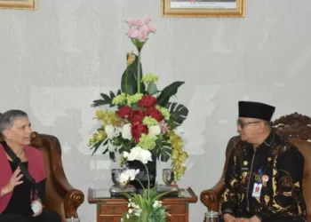 Dubes Australi Tampak Berbincang Dengan PJ Wako Padang (Foto/Net)