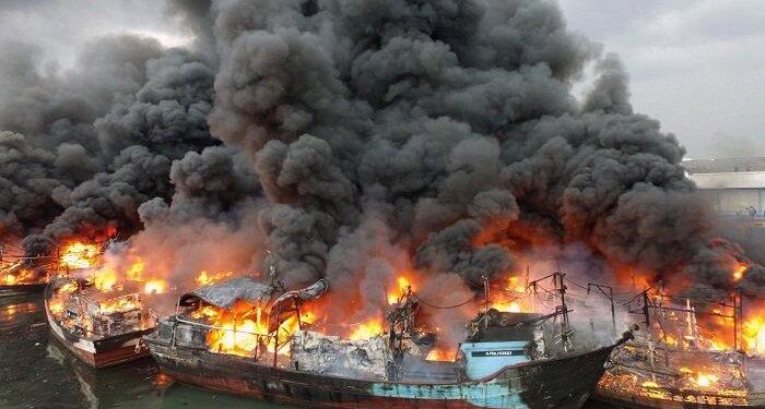 Ilustrasi kapal terbakar. (foto/net)