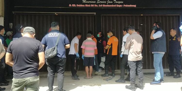 TKP pembunuhan karyawan koperasi di Palembang. (foto/net)