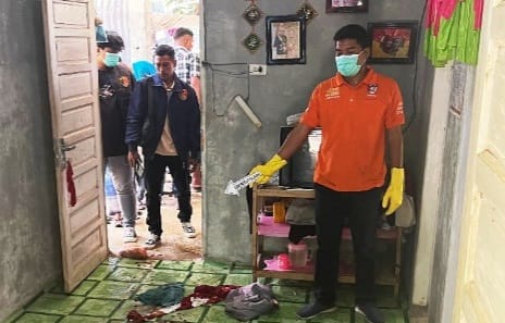 Polisi lakukan olah TKP pembunuhan nenek di Aceh Timur. (foto/net)