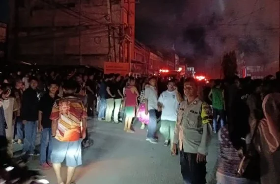 Kebakaran di Pasar Pulau Payung kota Dumai. (foto/net)