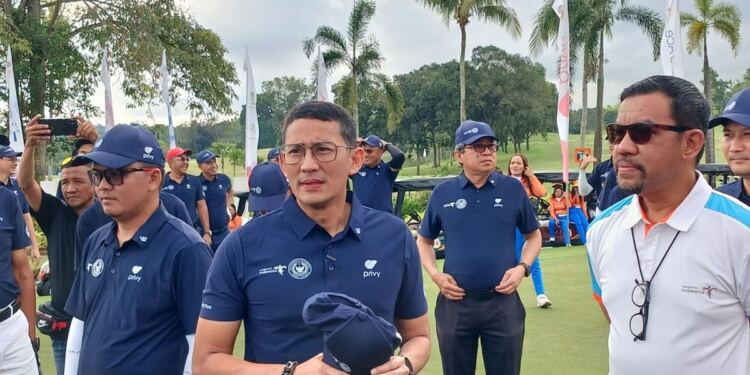 Menparekraf, Sandiaga Uno saat membuka acara Wonderful Indonesia Golf Tournament di Batam. (foto/net)