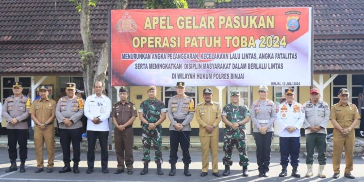 Wali Kota Binjai Drs. H. Amir Hamzah, M.AP menghadiri kegiatan Apel Gelar Pasukan. (Foto/Supriadi).