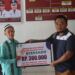 Penyerahan bantuan tunai tersebut langsung di serahkan secara. (Foto/Darwis).