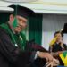 Dimas Dwi Putra (Kanan), mahasiswa peraih IPK predikat cumlaude. (Foto/Doc)