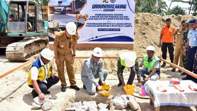 Groundbreaking pembangunan Kantor Sistem Peringatan Dini (SPD) Bakamla RI Natuna di Desa Tanjung Bunguran Timur, Kabupaten Natuna, Provinsi Kepulauan Riau pada Selasa (23/7/2024). (Foto/Net)