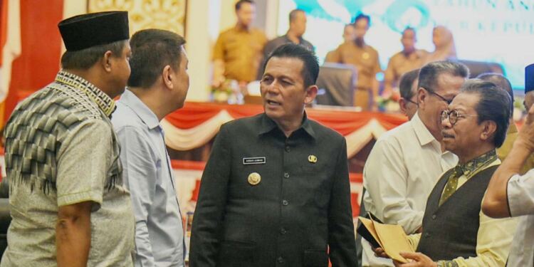 Gubernur Ansar menghadiri Rapat Paripurna DPRD Kepri di Balairung Wan Seri Beni, Dompak (foto/net)