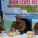 Pj Bupati Langkat H.M.Faisal Hasrimy mengikuti jalannya zoom meeting. (Foto/Diskominfo).