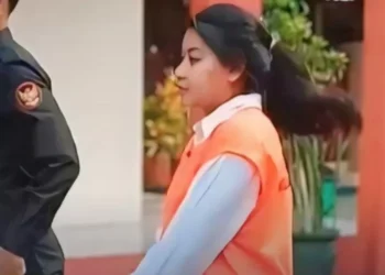 Fitri Silma Anjani, saat akan menjalani sidang di Pengadilan Negeri Malang. (foto/doc)
