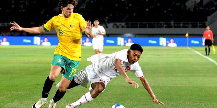 Suasana pada laga Indonesia vs Australia pada semifinal Piala AFF U16 2024 digelar di Stadion Manahan, Solo, Jawa Tengah, Senin (1/7/2024). (foto/net)