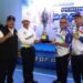 Sekretaris Daerah Kota Batam, Jferidin menerima medali juara umum popda Kepri ke-IX. (Foto/Kominfo Batam)