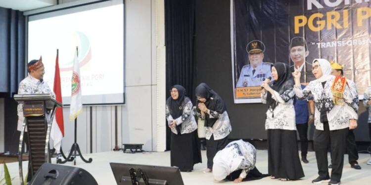 Pj Gubri Riau berangkatkan 31 orang umrah (foto/net)
