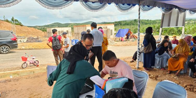 BP Batam Beri Kesempatan Warga Terdampak Pembangunan Rempang Eco-City Pilih Lokasi Hunian Baru Sesuai Site Plan. (foto/Humas BP Batam)