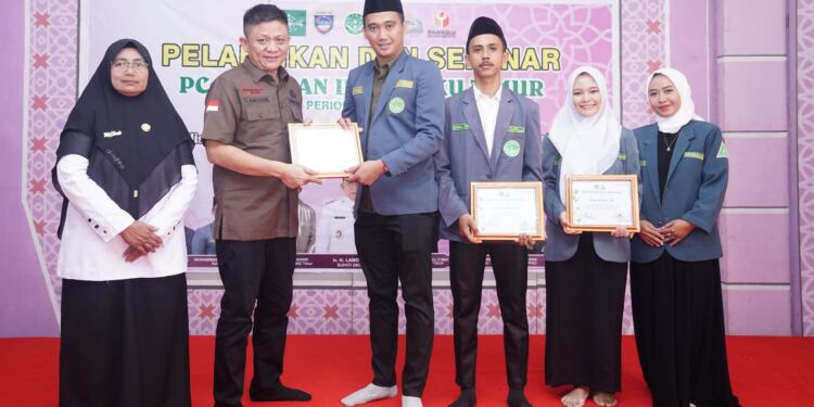 Bupati OKU Timur Ir. H. Lanosin, M.T. membuka seminar dan pelantikan pengurus Ikatan Pelajar Putri Nahdatul Ulama. (Foto/Yesi)