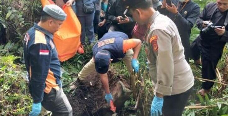 Polisi melakukan olah TKP ditempat kejadian. (Foto/Doc)