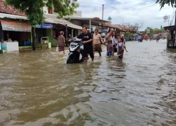 Banjir melanda sejumlah daerah di Cirebon, Jawa Barat. (foto/net)