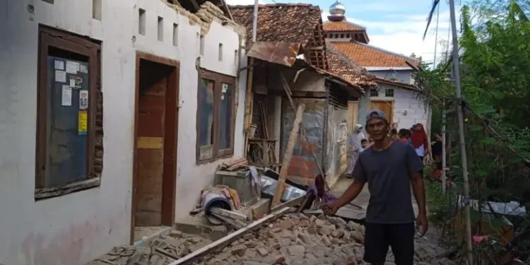 Gempabumi berkekuatan magnitudo (M) 4.4 mengguncang wilayah Kabupaten Batang, Jawa Tengah, Minggu (7/7) pukul 14.35 WIB. (foto/doc)