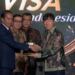 Presiden Jokowi memberikan Golden Visa kepada Shin Tae-yong. (Foto/Doc)