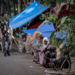 Para pencari suaka membangun tenda di bahu jalan dekat Kantor UNHCR di kawasan Setiabudi, Kuningan, Jakarta Selatan. (foto/net)