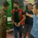 Juanda tampak menggunakan rompi orange saat turun dari mobil kejaksaan negeri Binjai. (Foto/Doc)