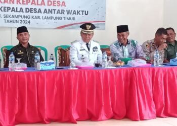 Bupati Lampung Timur melantik kades PAW Desa Girikarto. (foto/Nova)