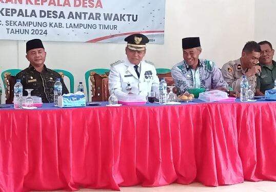 Bupati Lampung Timur melantik kades PAW Desa Girikarto. (foto/Nova)