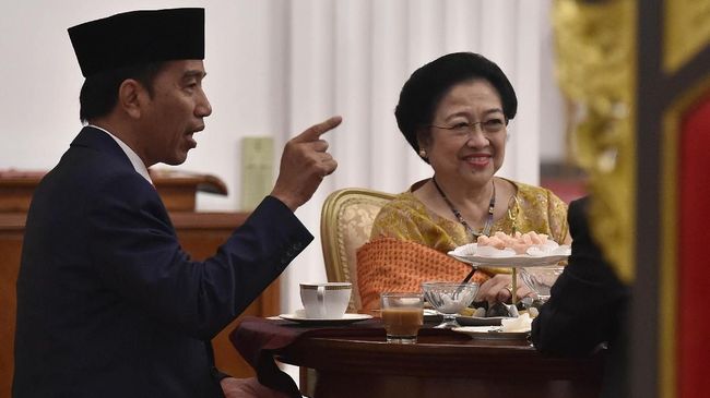 Presiden Jokowi beserta Ketum PDIP, Megawati Soekarno Putri. (foto/net)