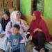 Warga dari sejumlah daerah mengunjungi rumah Pegi Setiawan di Cirebon. (foto/net)