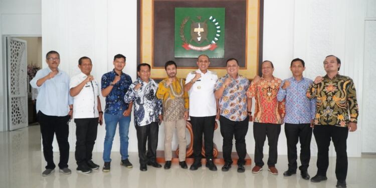 Perhimpunan Advokat Indonesia (Peradi) Binjai-Langkat mengadakan pertemuan dengan Pj Bupati Langkat, H. M. Faisal Hasrimy, AP., M.AP. (Foto/Kominfo Langkat)