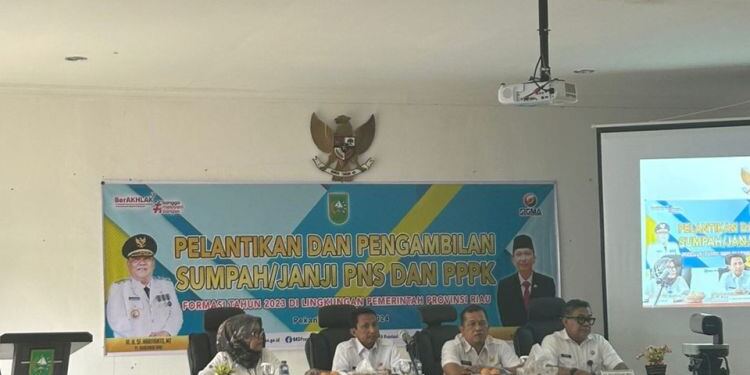 Sekdaprov Riau di Acara Pelantikan dan Pengambilan Sumpah/Janji PNS dan PPPK (foto/net)