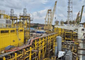 Penampakan kapal tangker yang disulap jadi fasilitas migas di laut Natuna. (foto/net)