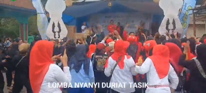 Lomba karaoke karaoke lagu duriat tasik pada peringatan HUT Kabupaten Tasikmalaya ke-392. (Foto/Panca)