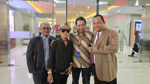 Tessy dan pengacaranya mendatangi Bareskrim Polri (Foto/Doc)