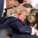 Donald Tump ditembak saat kampanye pilpres. (foto/net)