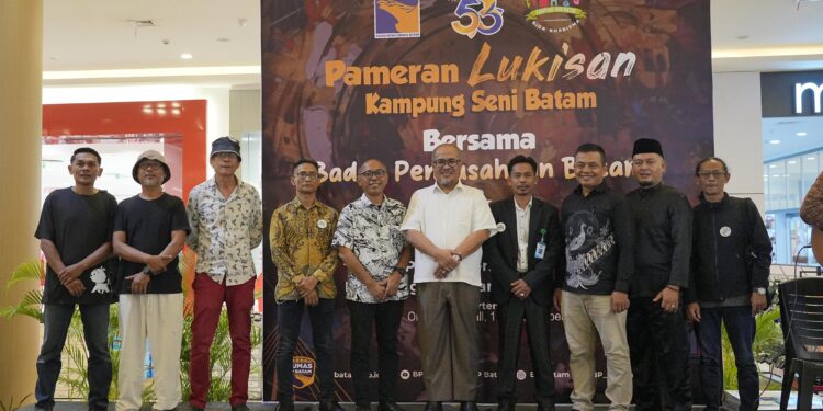 Plh. Kepala BP Batam, Purwiyanto membuka Pameran Lukisan. (Foto/Humas).