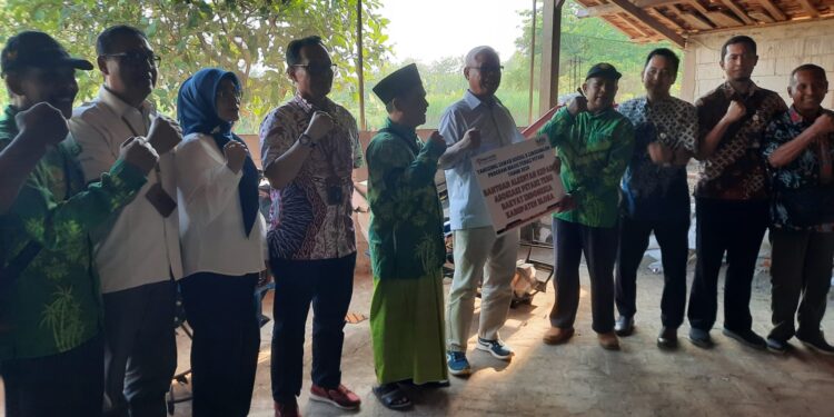 Bulog Beri Bantuan 4 Unit Hand Tractor Dukung Petani Tebu Blora (foto/Diskominfo Blora)