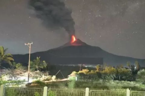 Gunung Lewotobi Laki-laki Meletus, 6 Orang Tewas (foto/doc)