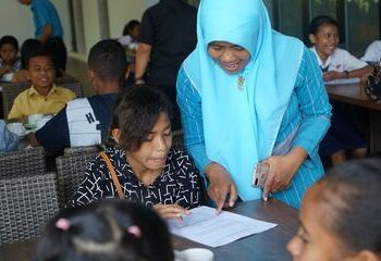 Ilustrasi guru mengajar murid (foto/doc)