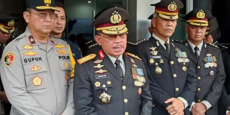 Kapolda Sumatera Barat Irjen Suharyono saat memberi keterangan tentang kasus ini (foto/doc)