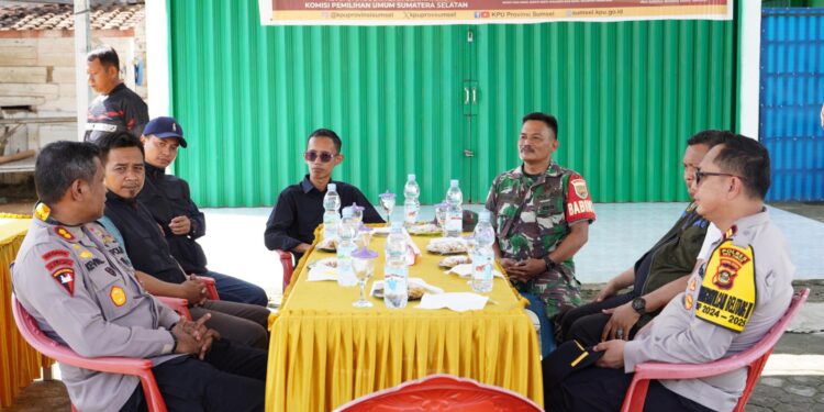 Kapolres OKU Timur Lakukan Pengecekan Persiapan PPK Belitang III (foto/Yesi)