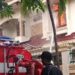 Nampak api membakar rumah mewah dua lantai tersebut (foto/ist)