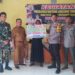 Pastikan Tepat Sasaran, Bhabinkamtibmas Polsek Belitang III Monitoring Penyaluran Dana BLT di Desa Binaan (foto/Yesi)