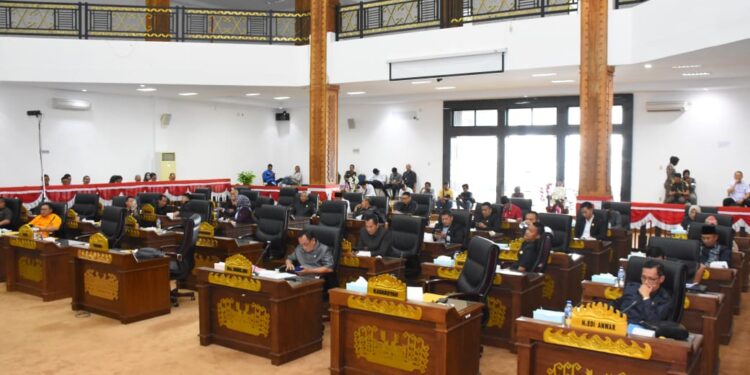 Pemkab Tubaba Bersama DPRD Gelar Rapat Paripurna Penandatangan KUA-PPAS TA dan MoU 2025 (foto/Derik)