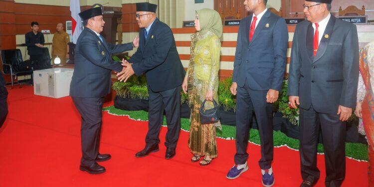 Pengambilan Sumpah/Janji Pimpinan DPRD Sultra Periode 2024-2029 (foto/Humas Pemprov Sultra)